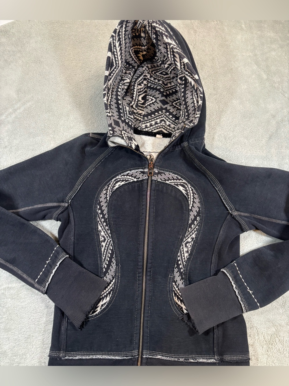 Rare Vintage Lululemon Special Edition Scuba Hoodie Black Geometric Size 6